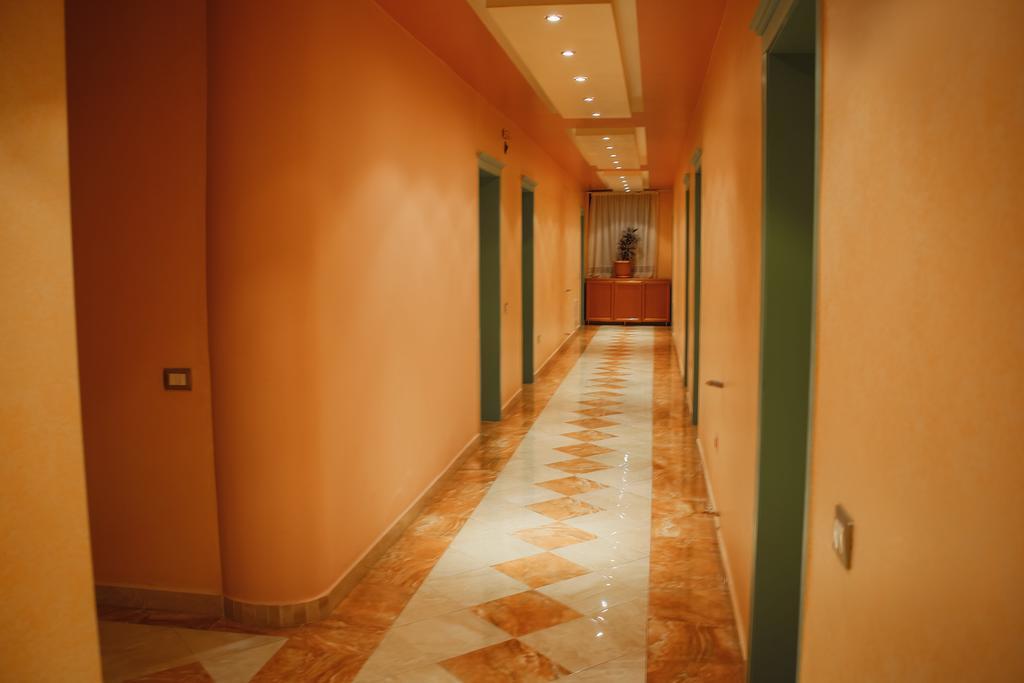 Grand Hotel เอลบาซาน ภายนอก รูปภาพ