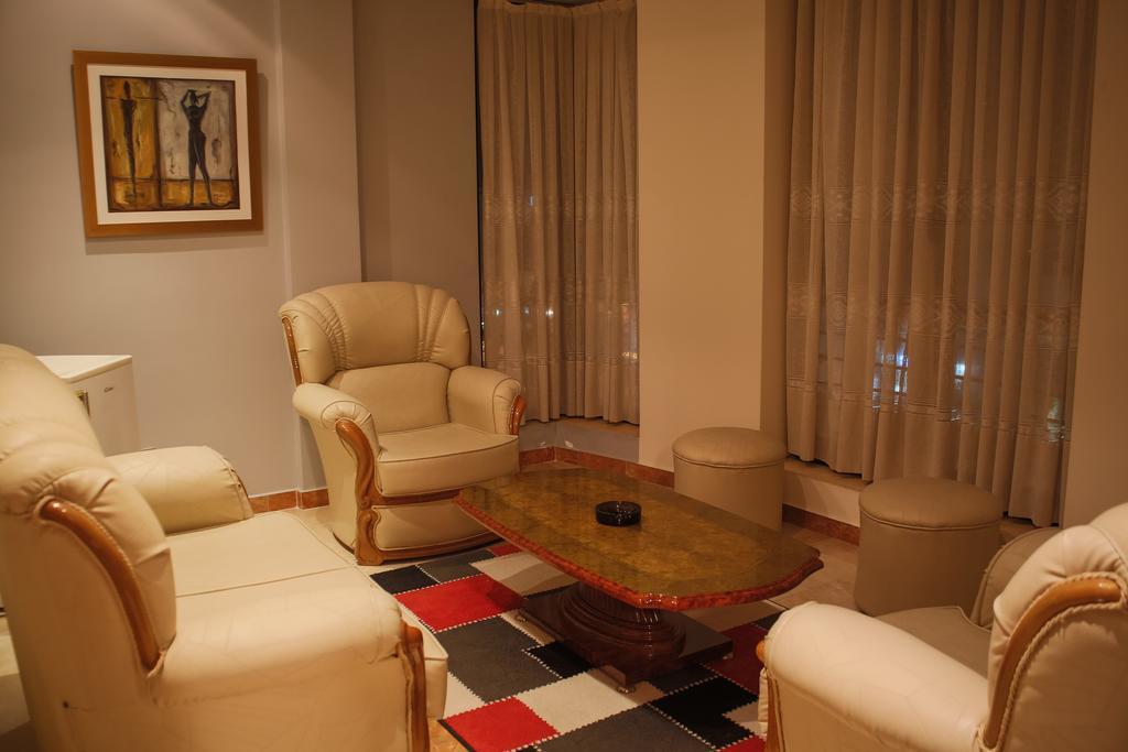 Grand Hotel เอลบาซาน ภายนอก รูปภาพ