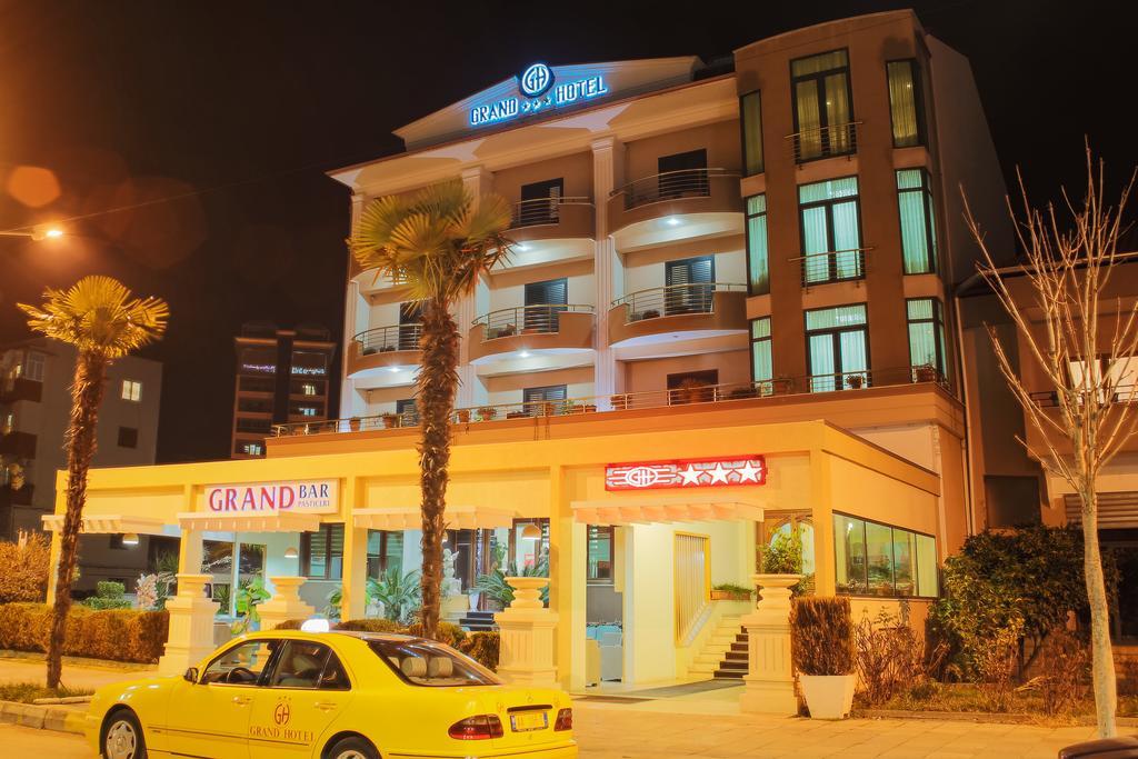 Grand Hotel เอลบาซาน ภายนอก รูปภาพ