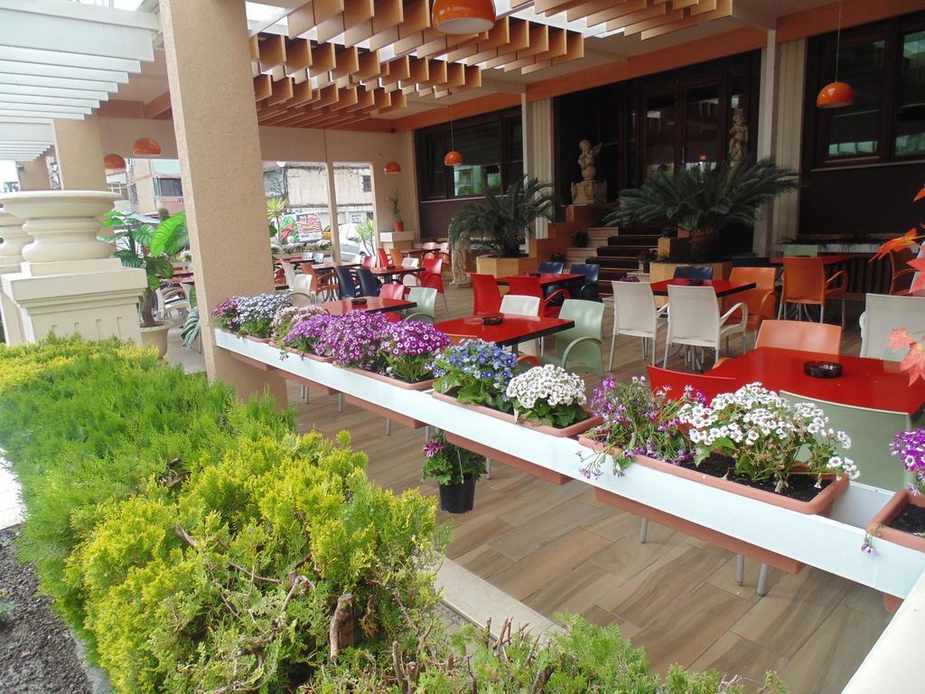 Grand Hotel เอลบาซาน ภายนอก รูปภาพ